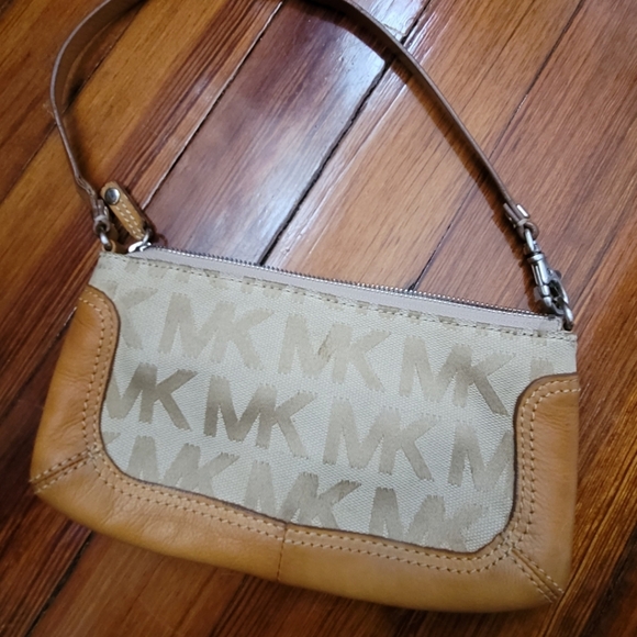 Michael Kors Mini Handbag/Clutch Wallet - Picture 2 of 11